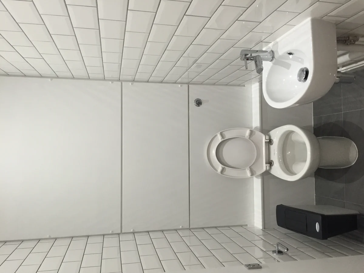 Bathroom 32